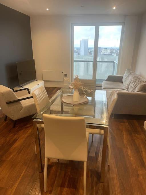 Lovely 2-Bedroom Condo With Balcony Manchester Exterior photo
